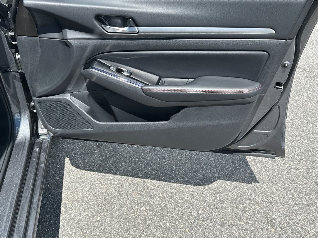 Used 2025 Nissan Altima 2.5 SR FWD image 14