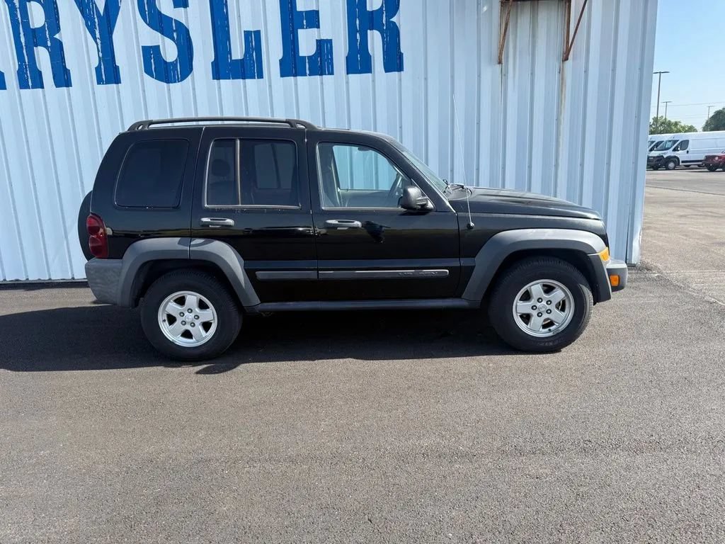 Used 2007 Jeep Liberty Sport AWD/4WD image 9