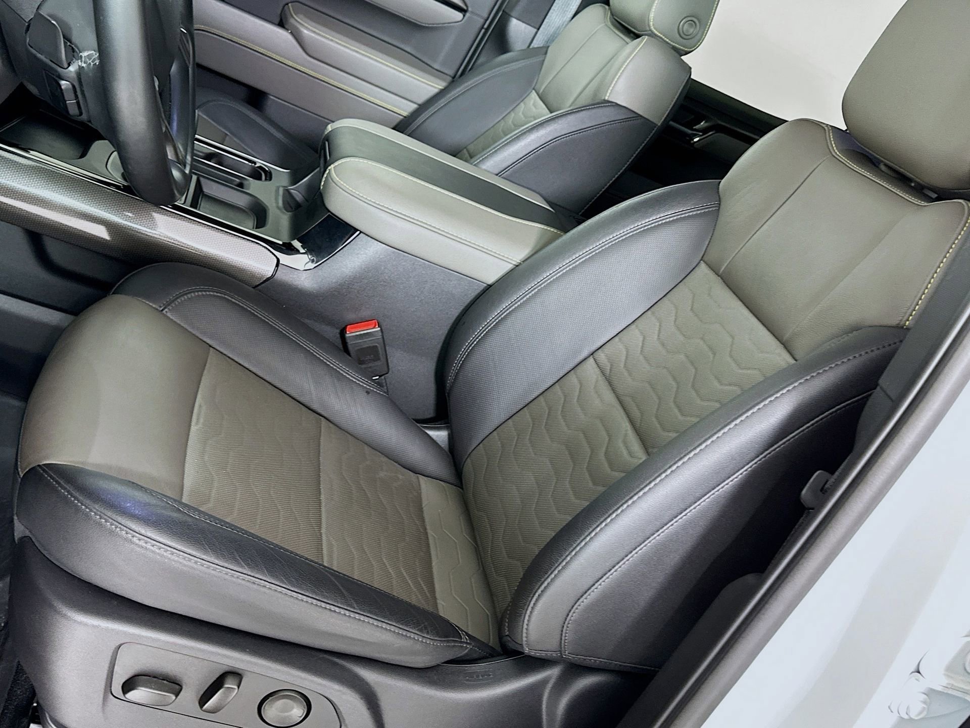 Used 2023 Chevrolet Silverado 1500 ZR2 w/ Technology Package image 21