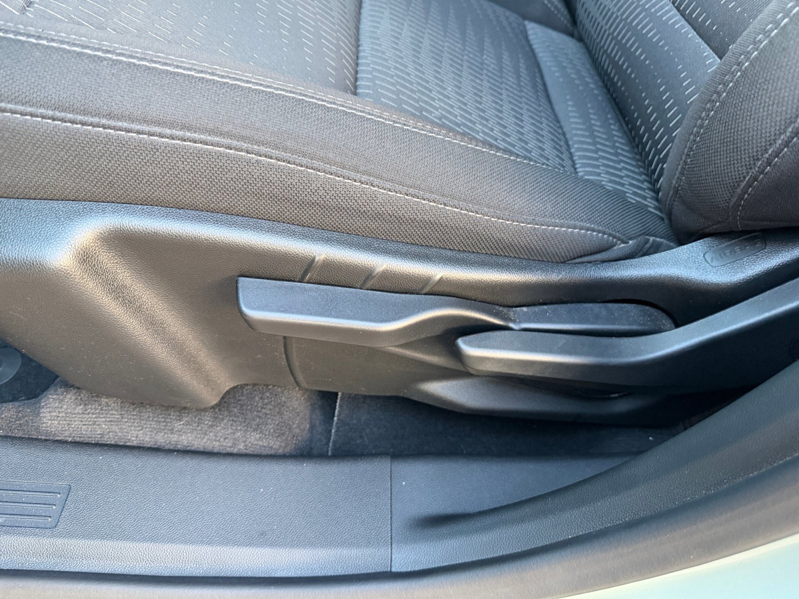Used 2025 Chevrolet Equinox LT w/ Safety and Technology Package FWD image 14