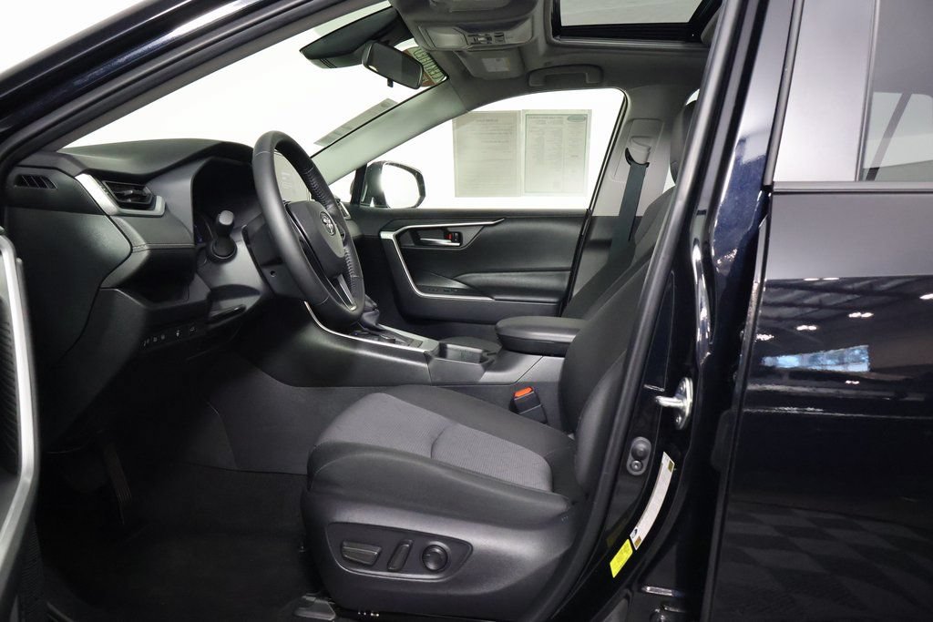 Used 2025 Toyota RAV4 XLE w/ Convenience Package AWD/4WD image 10