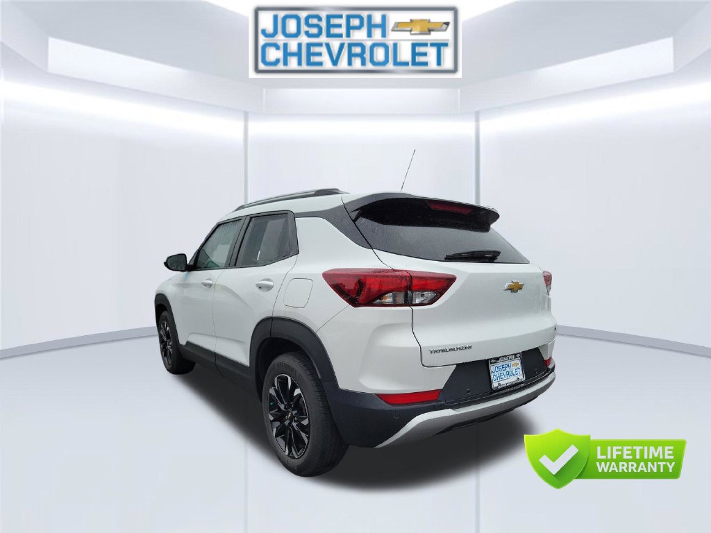 Used 2022 Chevrolet TrailBlazer LT w/ Driver Confidence Package FWD image 4
