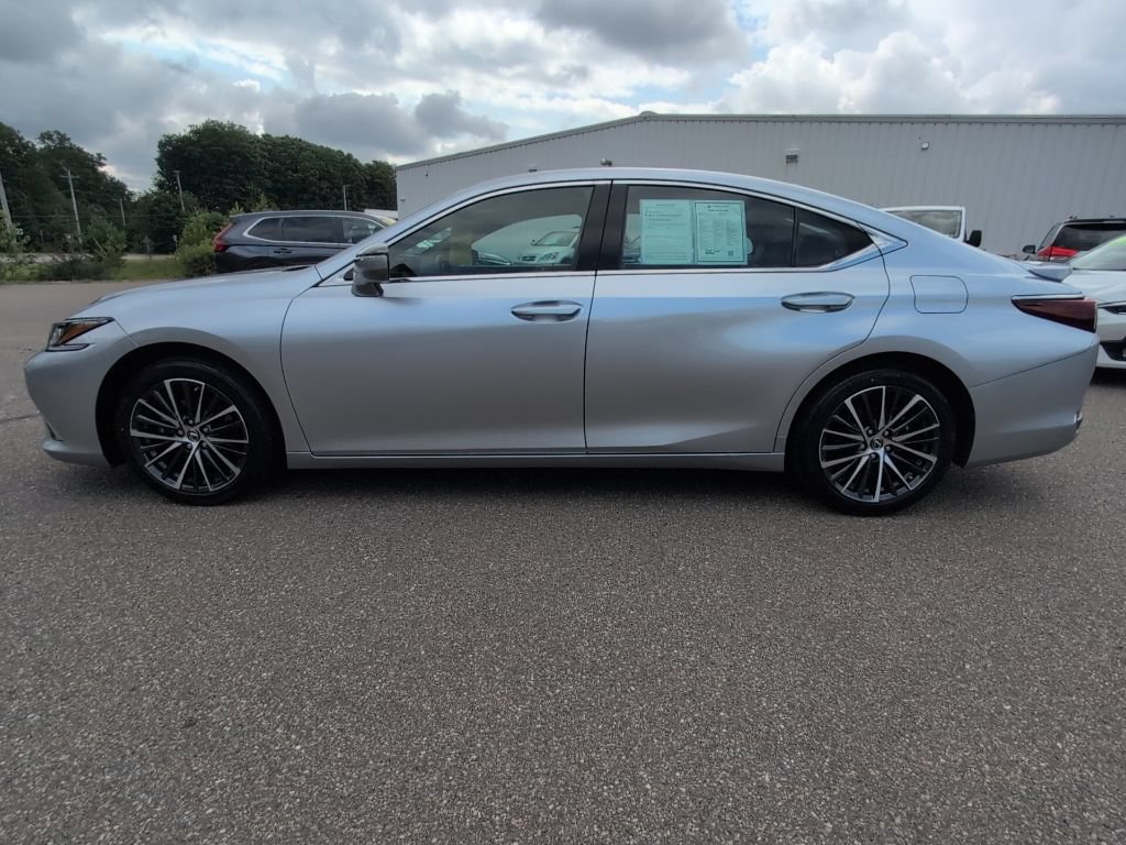 Used 2024 Lexus ES 300h w/ Premium Package FWD image 3