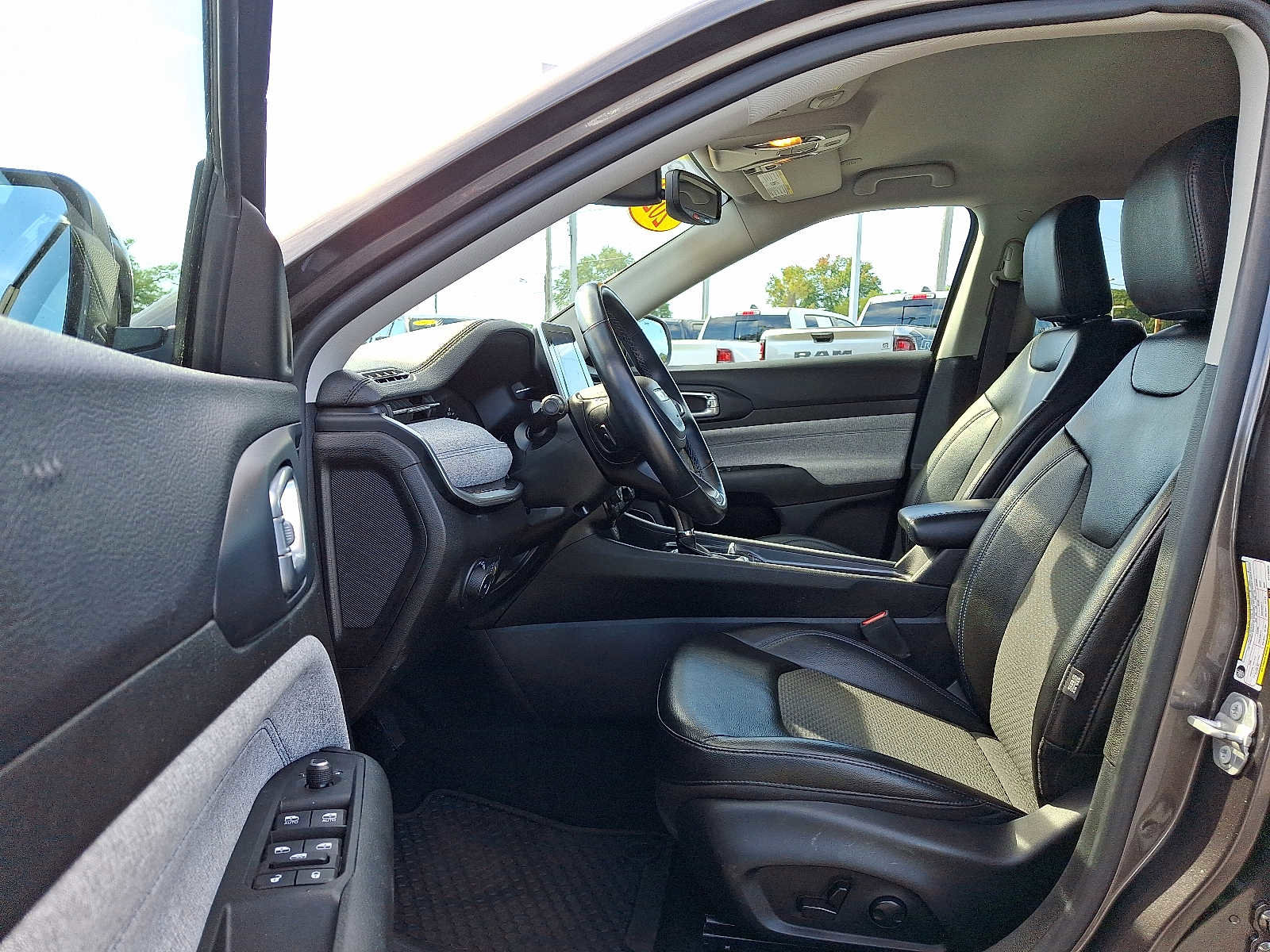 Certified 2022 Jeep Compass Latitude w/ Convenience Group image 14