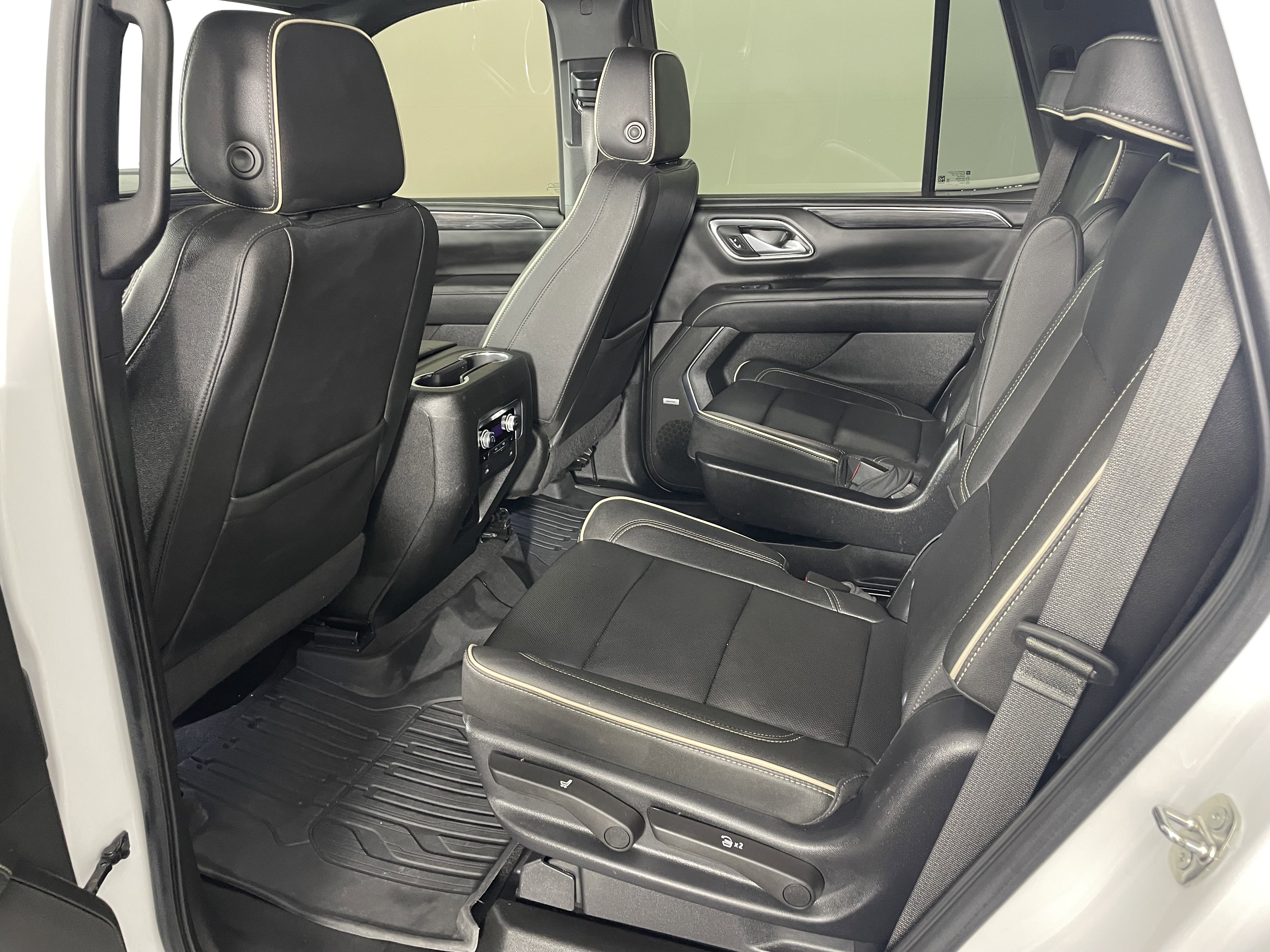 Used 2022 GMC Yukon SLT w/ SLT Luxury Package image 11