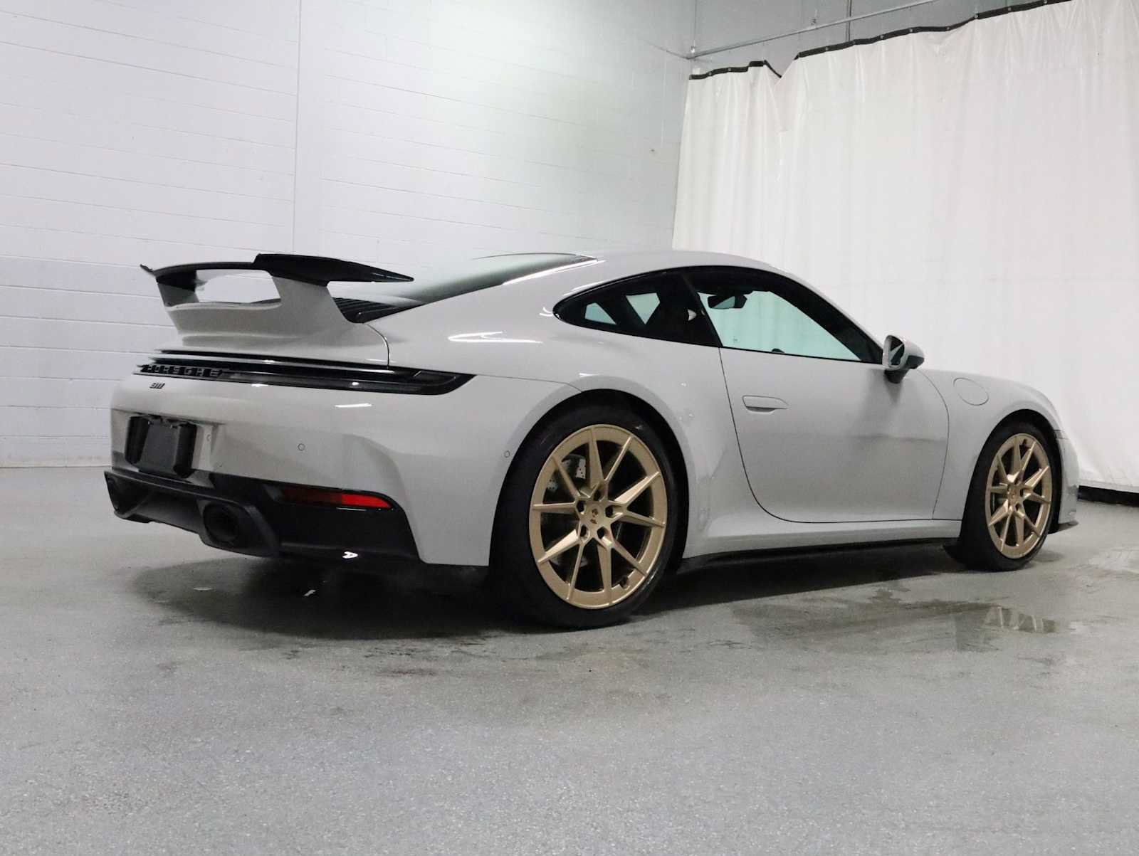 Certified 2025 Porsche 911 Carrera RWD image 9