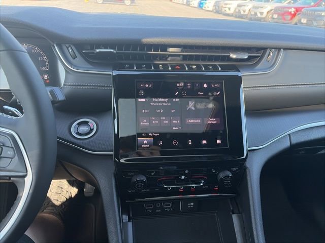 New 2025 Jeep Grand Cherokee L Altitude image 18