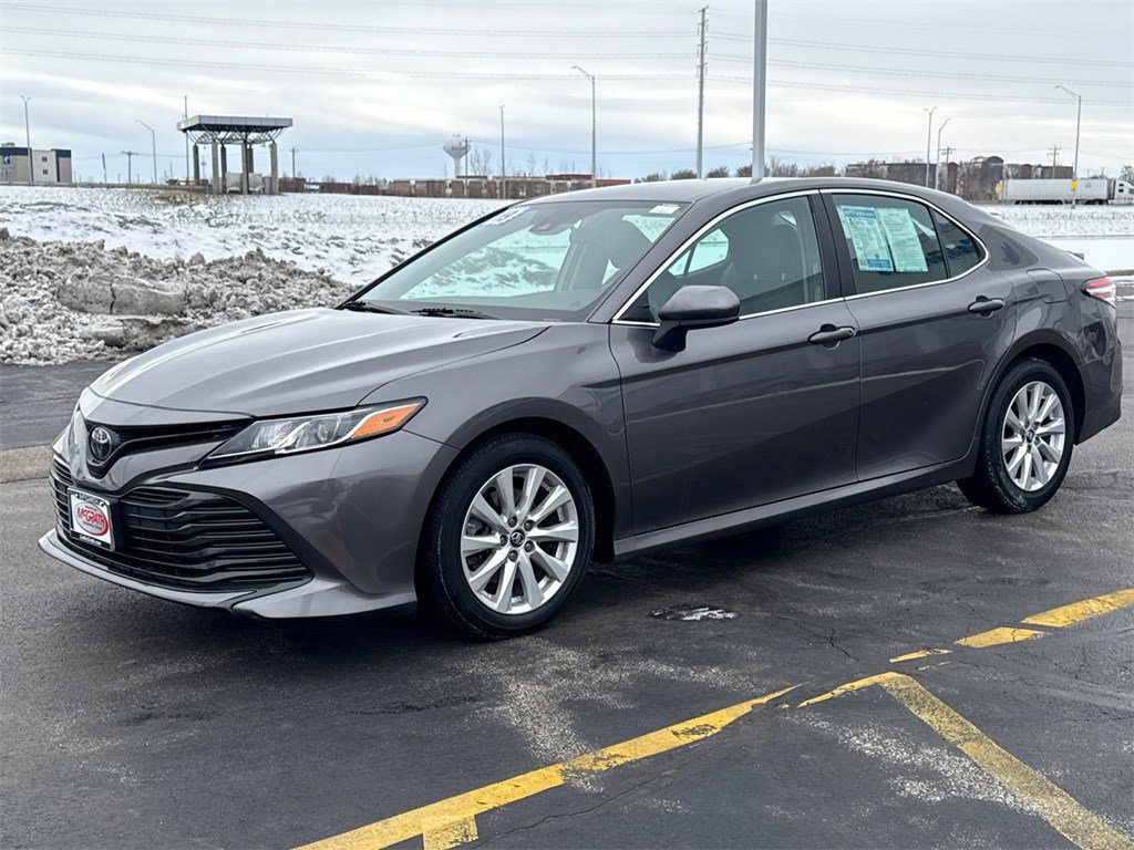 Used 2019 Toyota Camry LE image 5