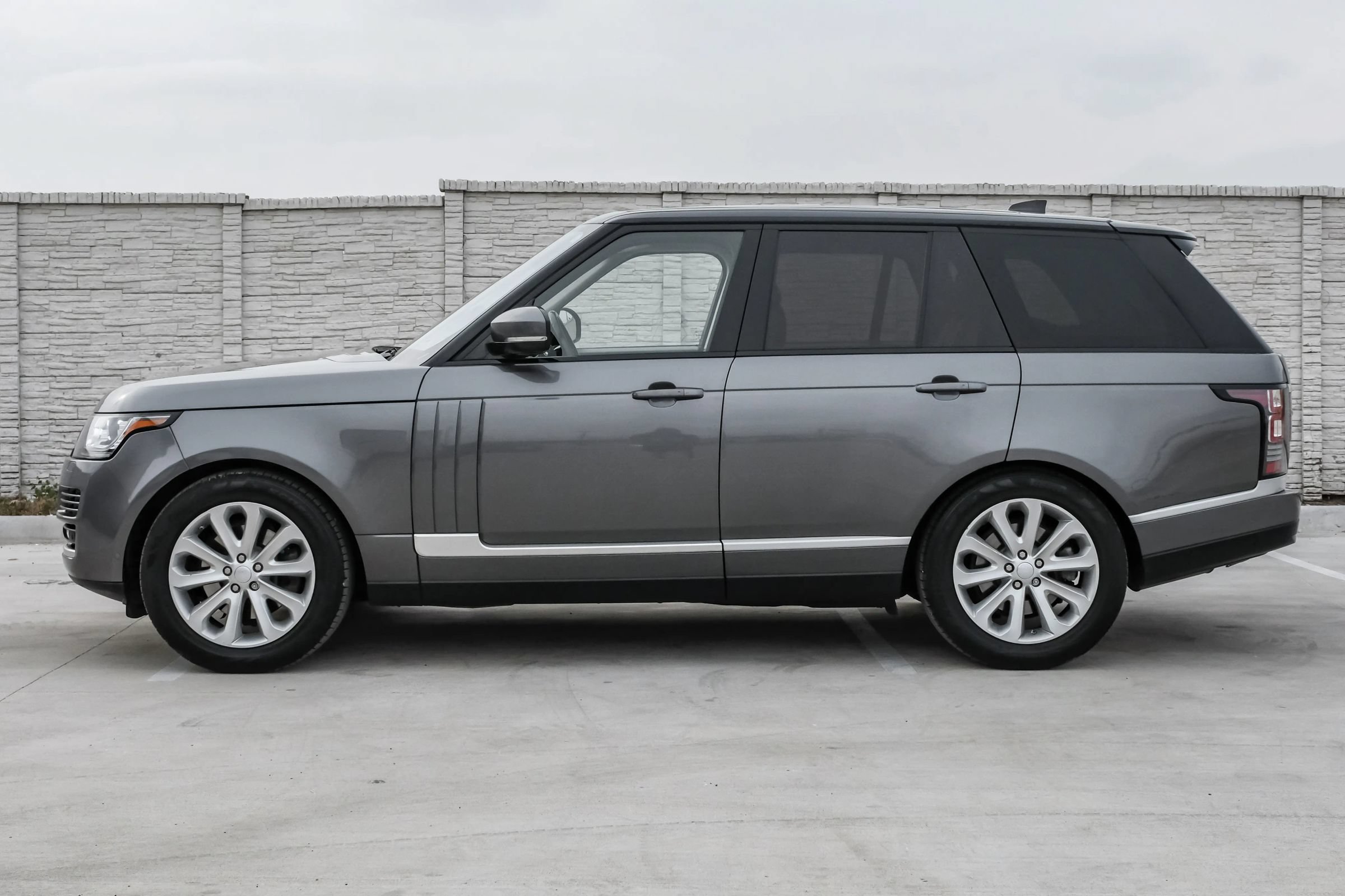 Used 2017 Land Rover Range Rover HSE AWD/4WD image 13