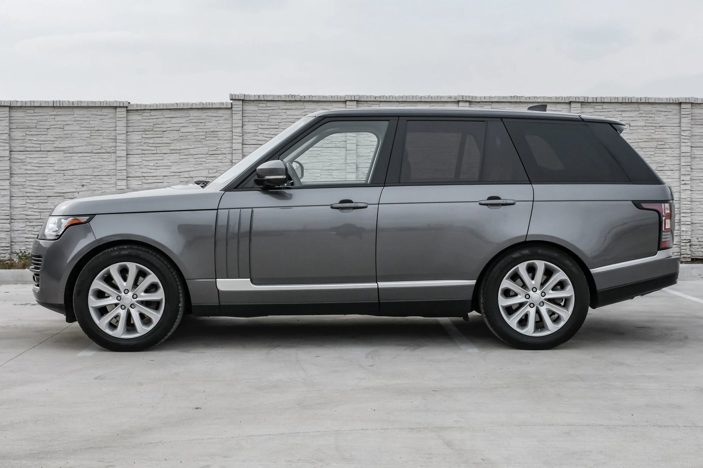 Used 2017 Land Rover Range Rover HSE AWD/4WD image 13