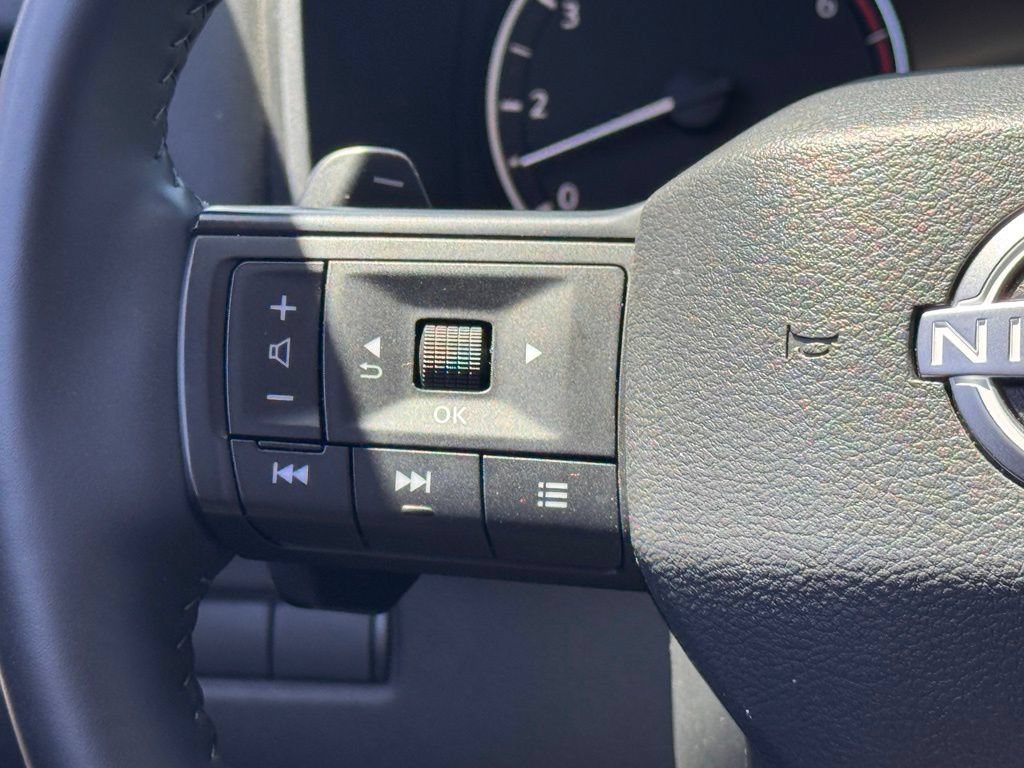 Certified 2025 Nissan Rogue SV AWD/4WD image 16