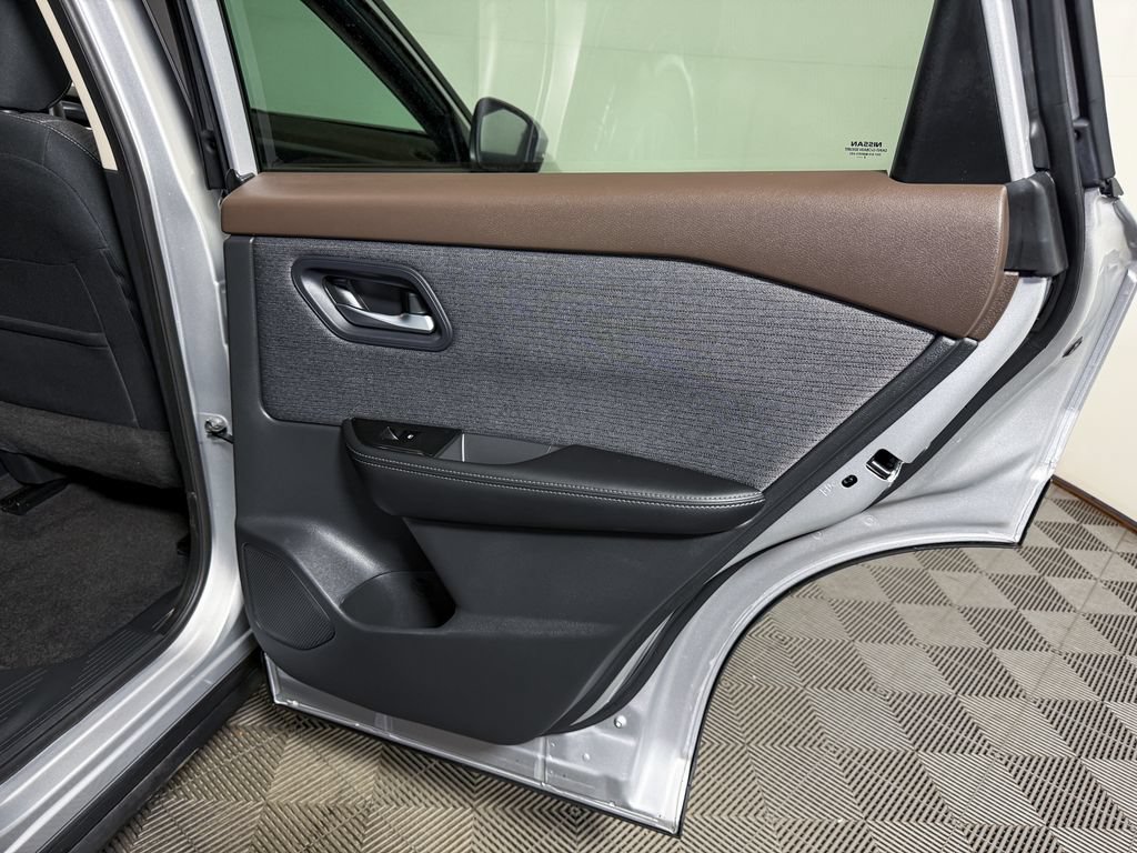 Certified 2023 Nissan Rogue SV FWD image 40