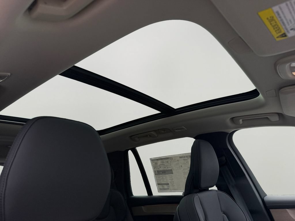 New 2026 Volvo XC90 T8 Plus w/ Protection Package Premier AWD/4WD image 5