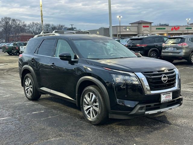 Certified 2025 Nissan Pathfinder SL image 3