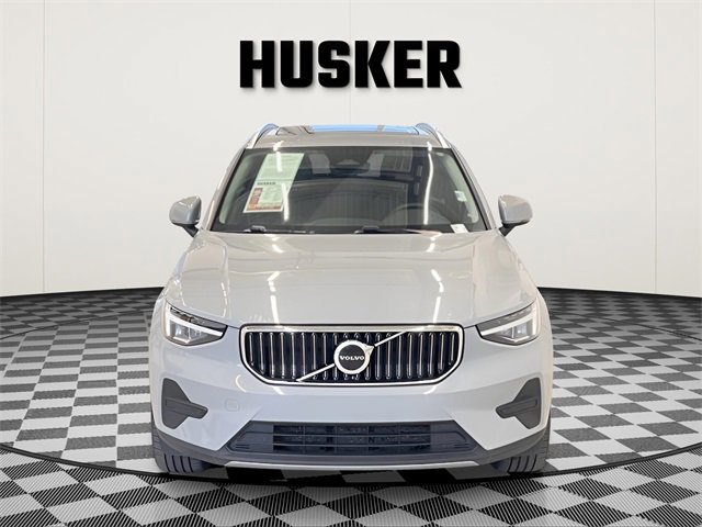 Used 2024 Volvo XC40 B5 Core image 3
