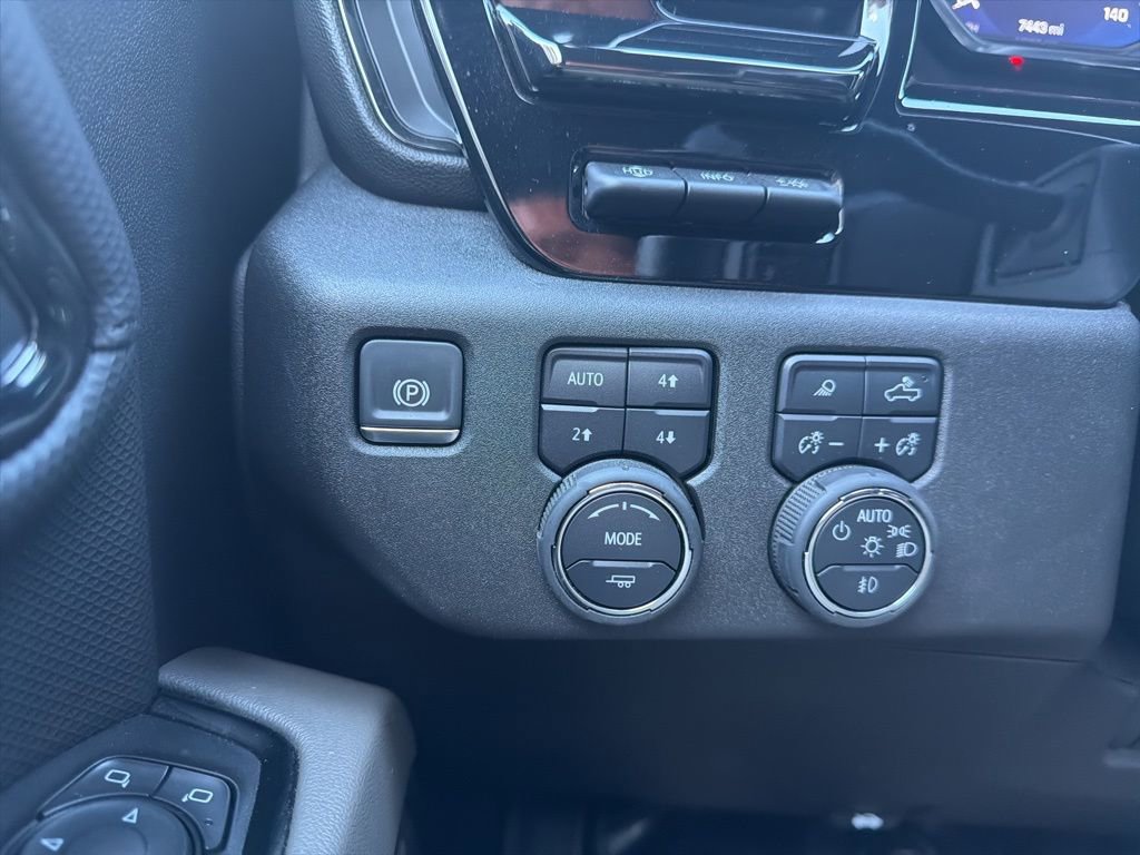 Certified 2024 Chevrolet Silverado 2500 ZR2 w/ Technology Package image 29