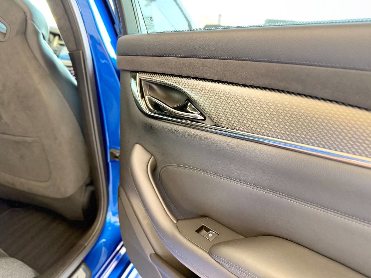 Used 2018 Cadillac CTS V w/ Luxury Package RWD image 53