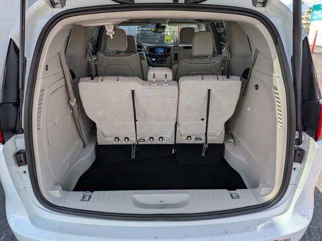 Used 2018 Chrysler Pacifica Limited w/ Advanced Safetytec Group FWD image 6