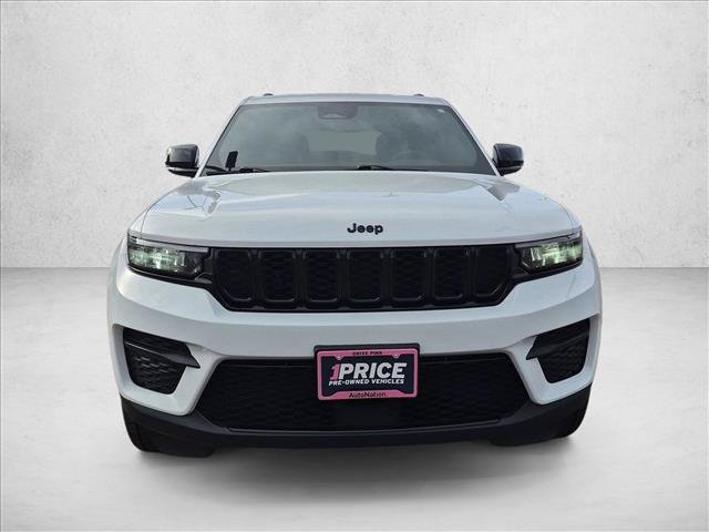 Used 2023 Jeep Grand Cherokee Altitude AWD/4WD image 2