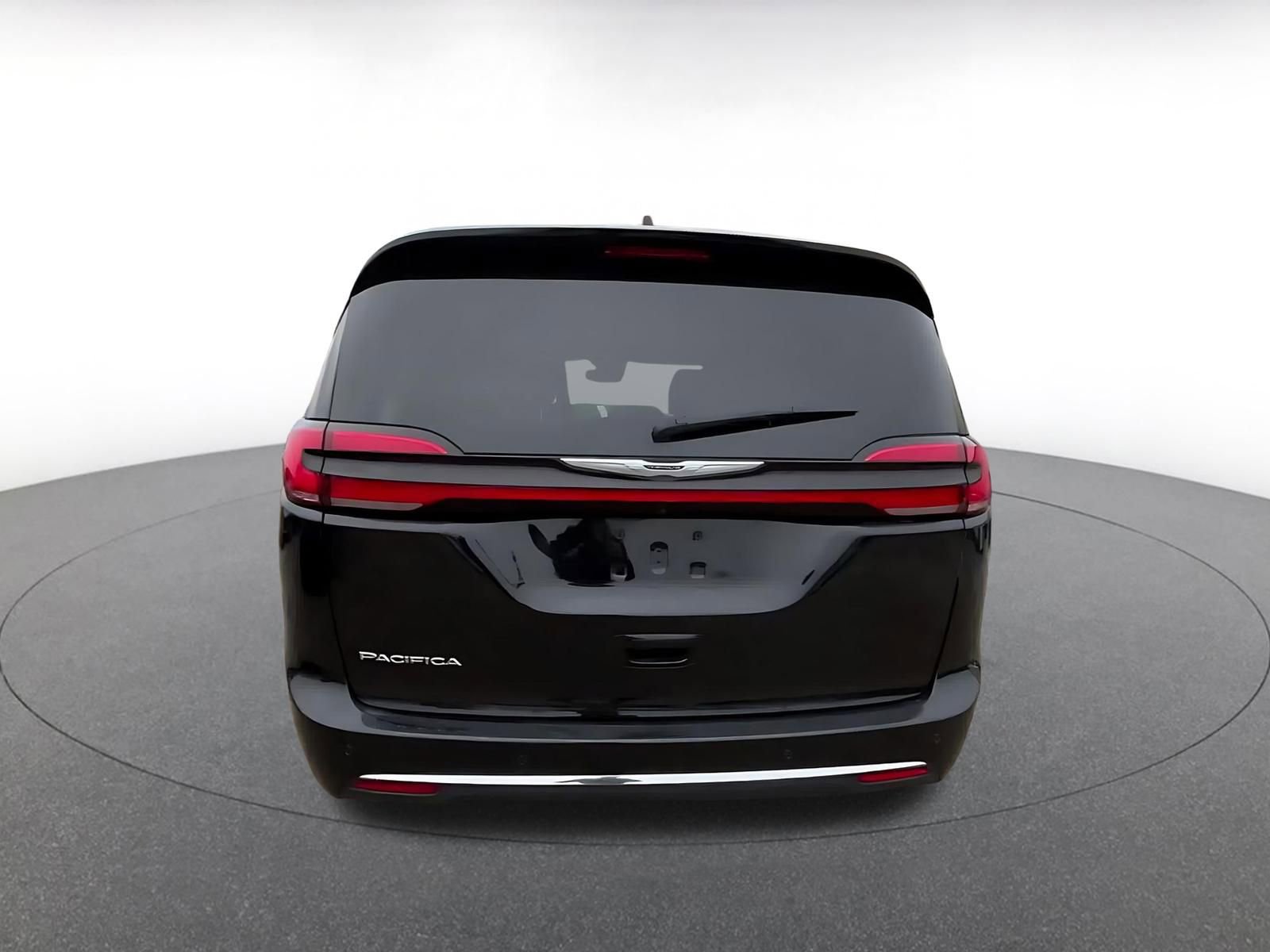 Used 2025 Chrysler Pacifica Select image 12