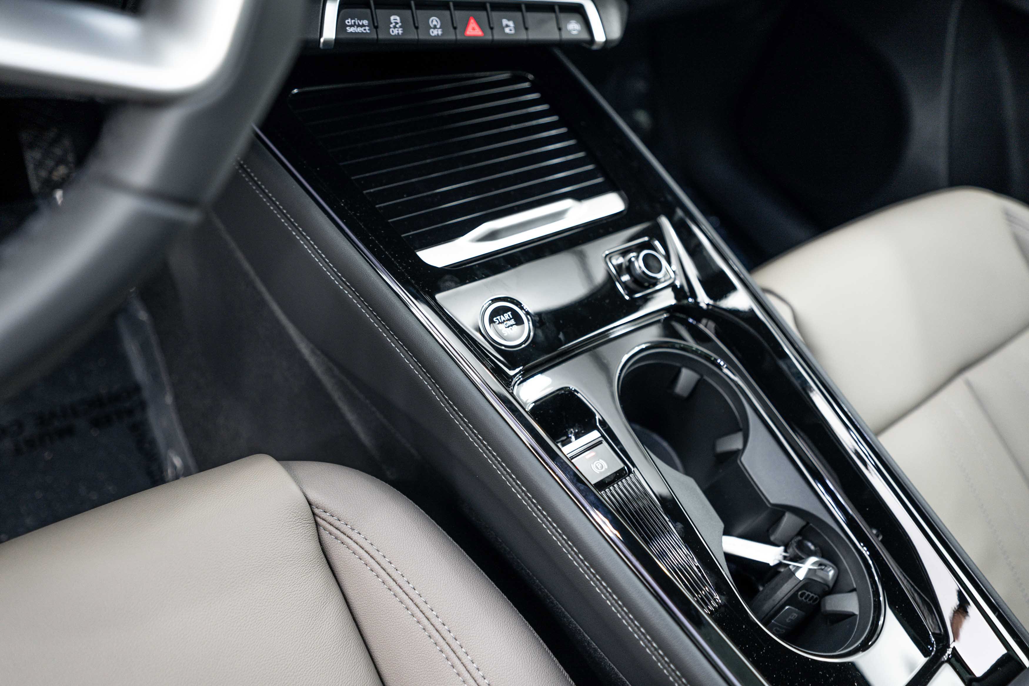 New 2026 Audi Q3 quattro 2.0T AWD/4WD image 11