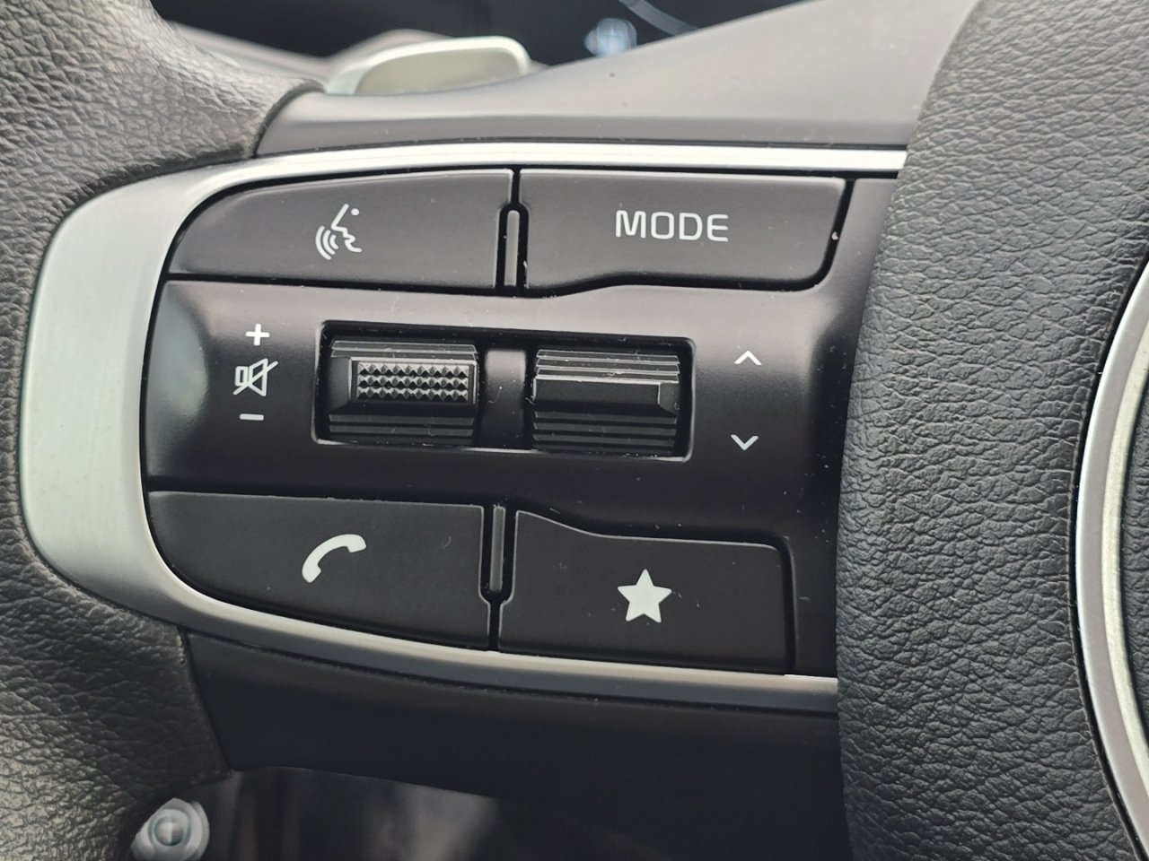 Used 2025 Kia Sportage LX FWD image 31