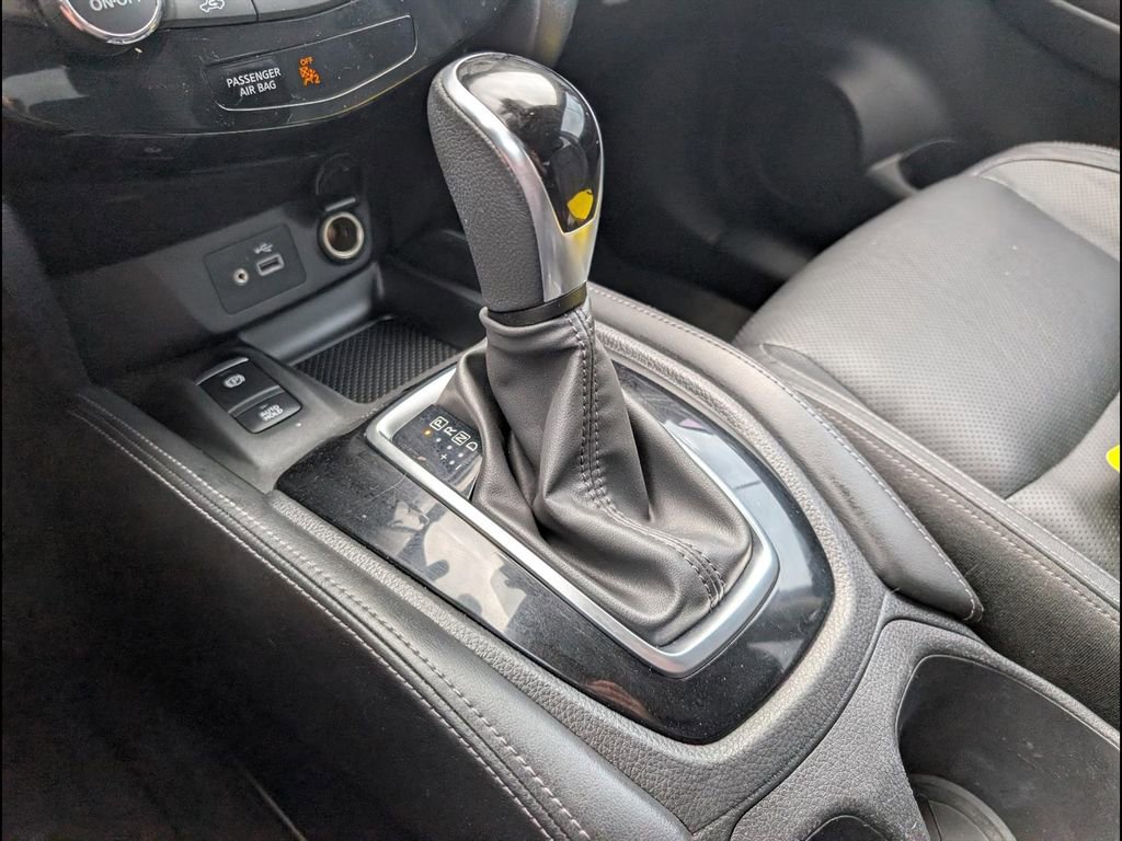Used 2018 Nissan Rogue SL w/ Premium Package image 19