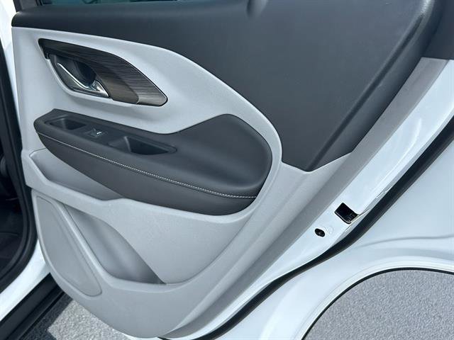 Used 2023 GMC Terrain SLT w/ Infotainment Package II image 25