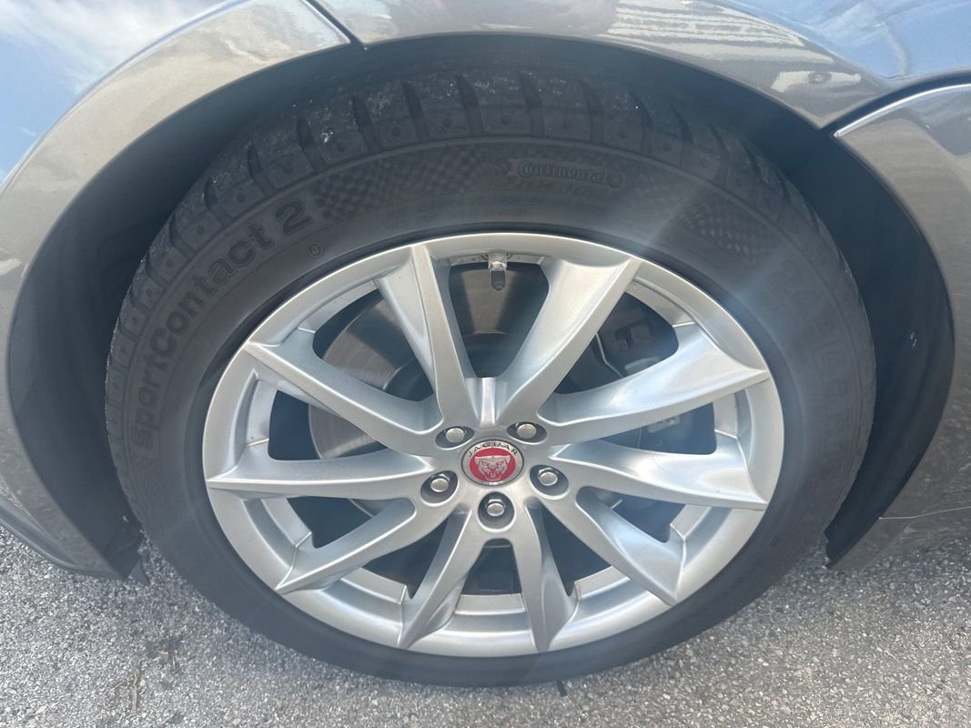 Used 2018 Jaguar F-TYPE Coupe image 2