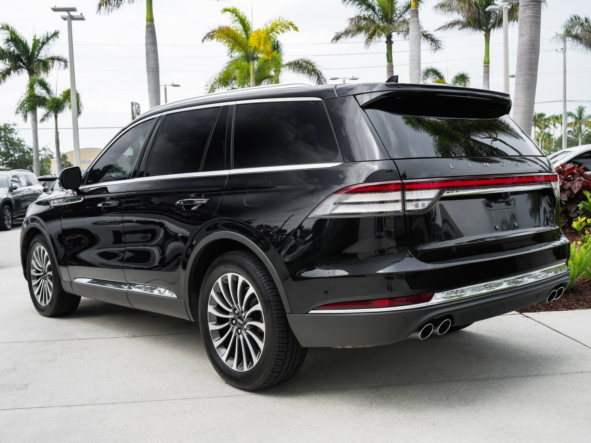 Used 2023 Lincoln Aviator Reserve w/ Equipment Group 201A RWD image 8