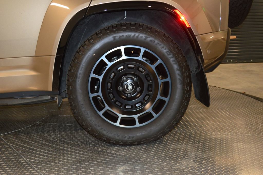 Certified 2025 Land Rover Defender 110 AWD/4WD image 14