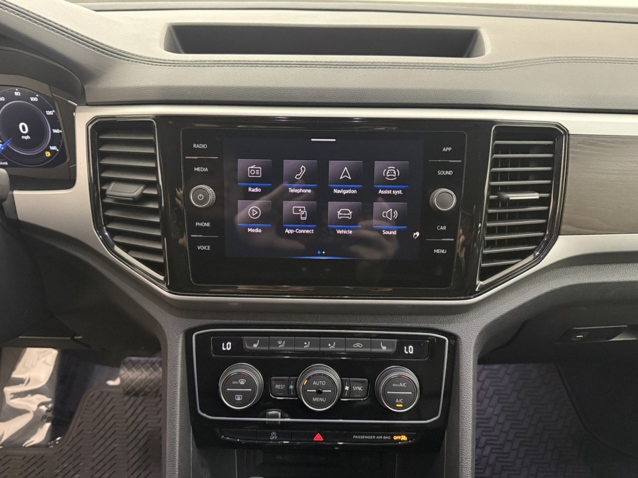 Used 2023 Volkswagen Atlas SE AWD/4WD image 19