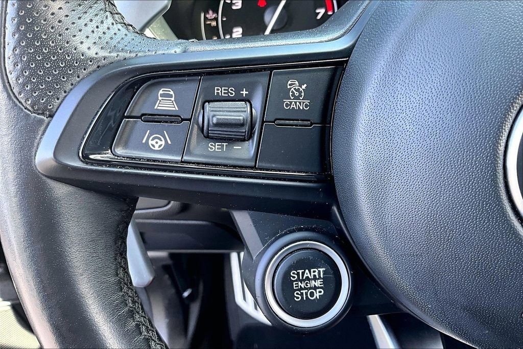 Used 2022 Alfa Romeo Giulia Veloce image 11