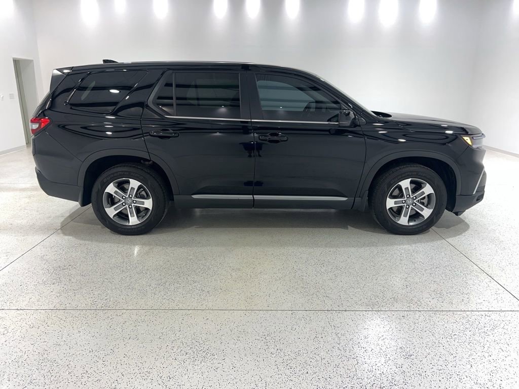 Used 2025 Honda Pilot EX-L image 6