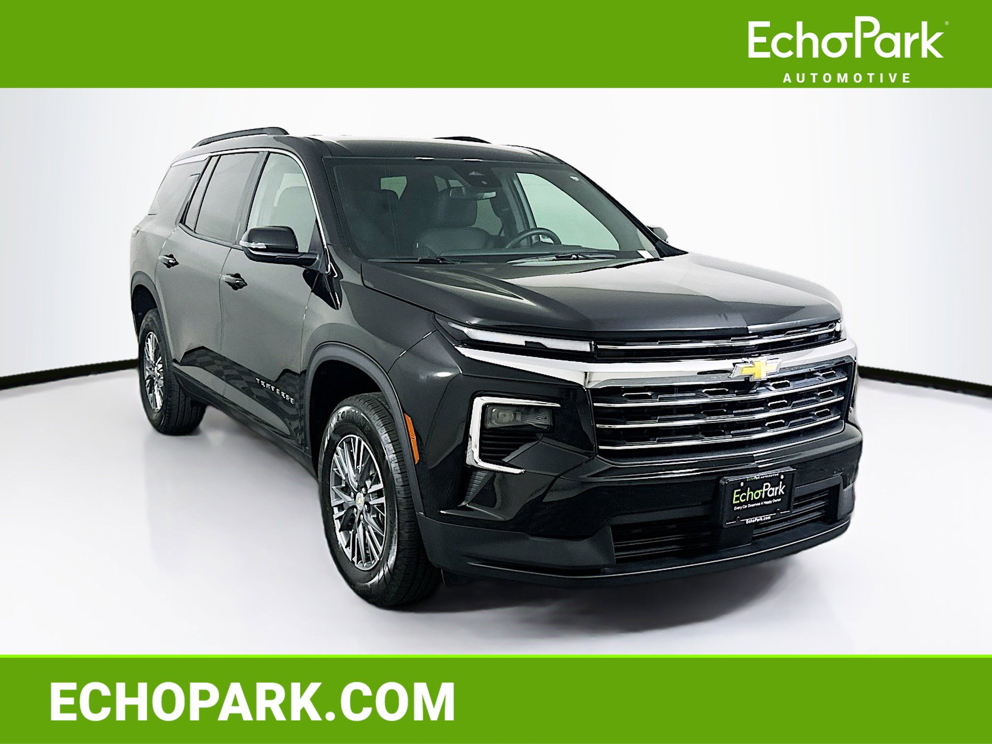 Used 2025 Chevrolet Traverse LT