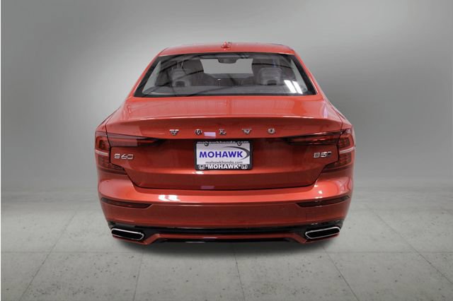 Used 2022 Volvo S60 B5 Momentum w/ Advanced Package image 4