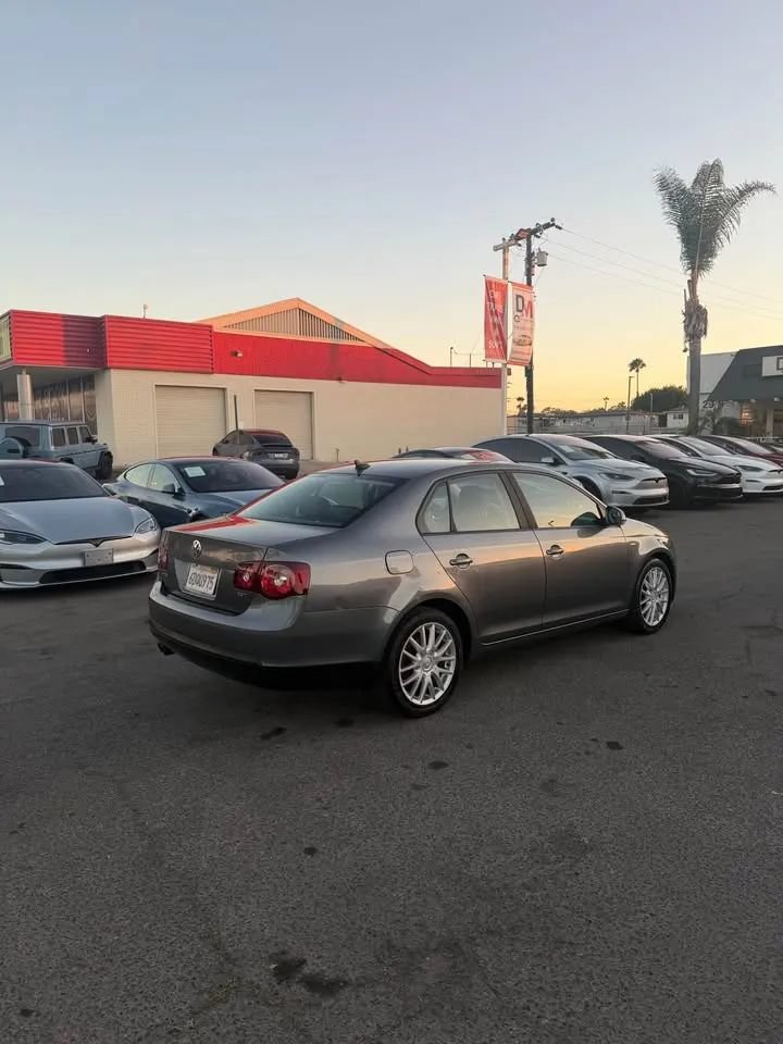 Used 2008 Volkswagen Jetta Wolfsburg Edition FWD image 4