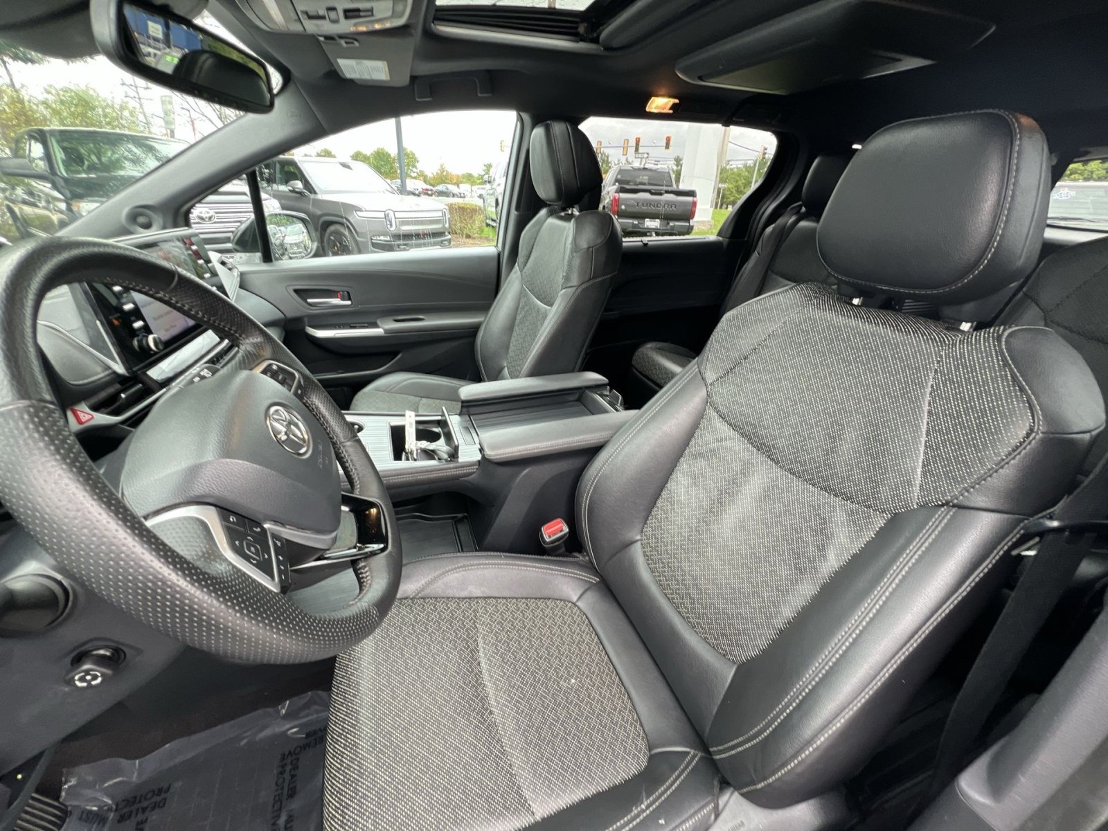 Used 2023 Toyota Sienna XSE AWD/4WD image 13