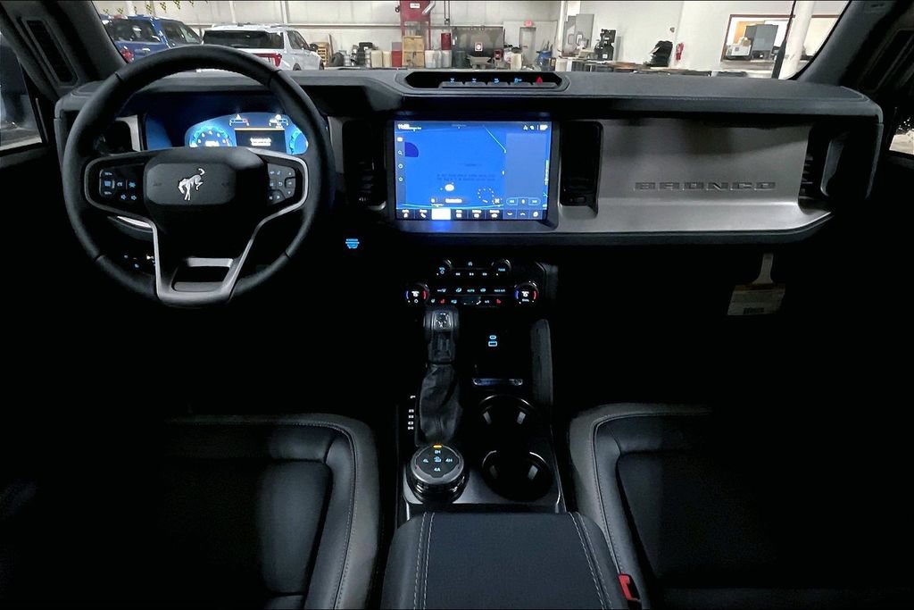 New 2025 Ford Bronco Outer Banks w/ Sasquatch Package AWD/4WD image 5