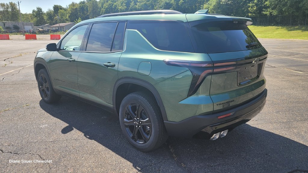 New 2027 Chevrolet Traverse LT w/ Midnight/Sport Edition FWD image 9