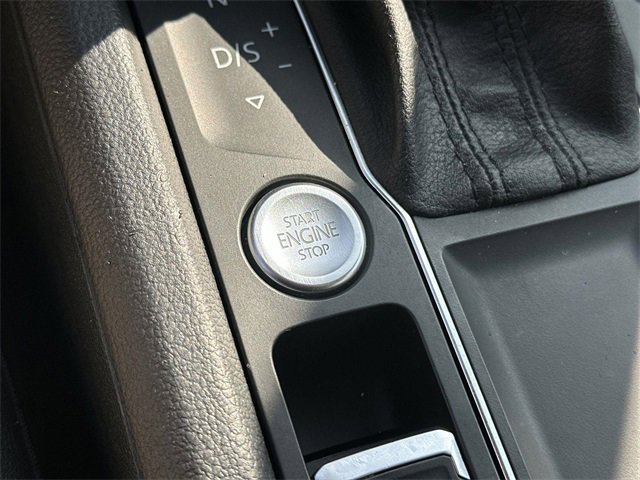 Used 2020 Volkswagen Atlas Cross Sport SE w/ Panoramic Sunroof Package image 15