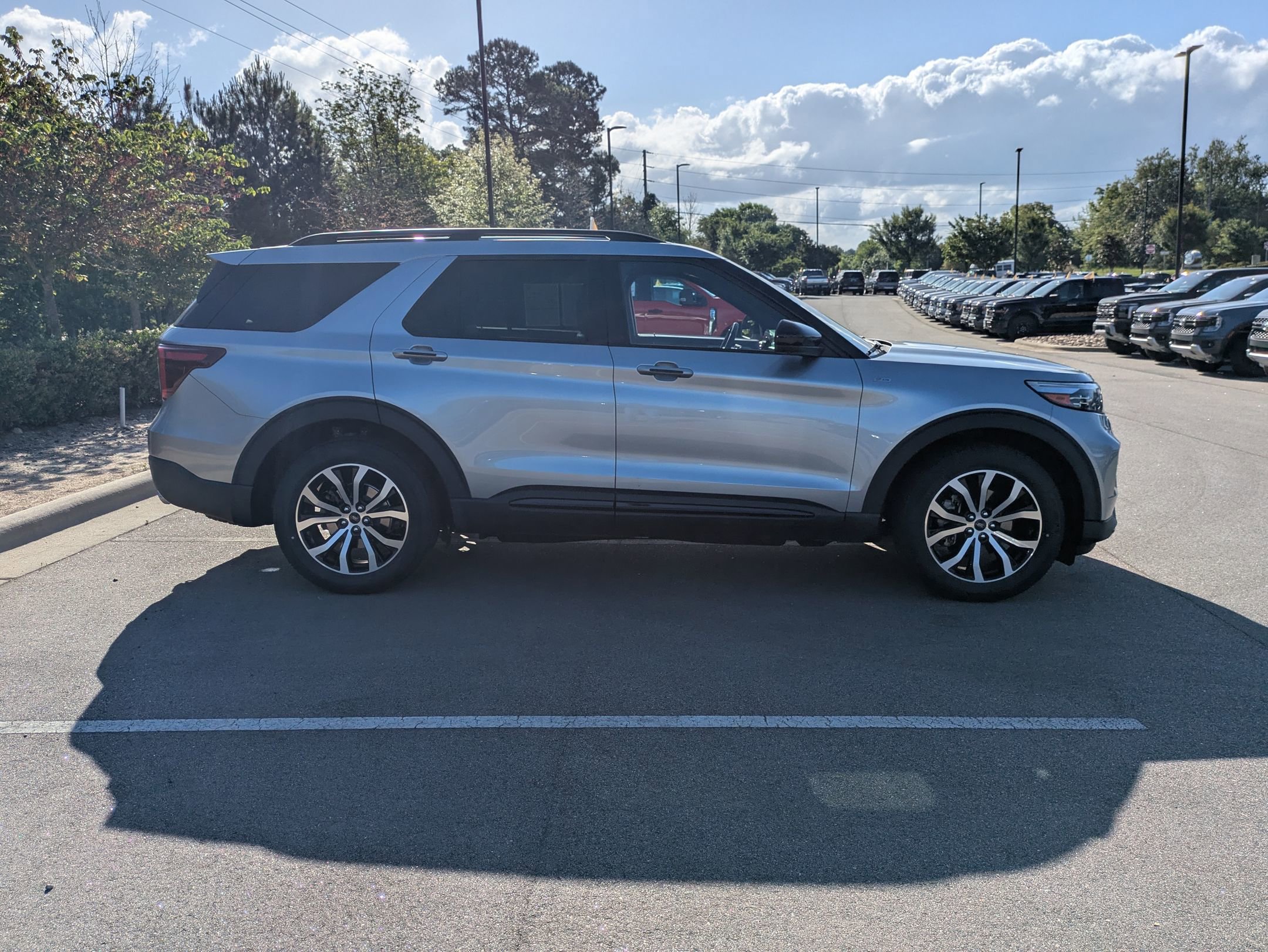 Certified 2022 Ford Explorer ST-Line w/ Class IV Trailer Tow Package AWD/4WD image 3