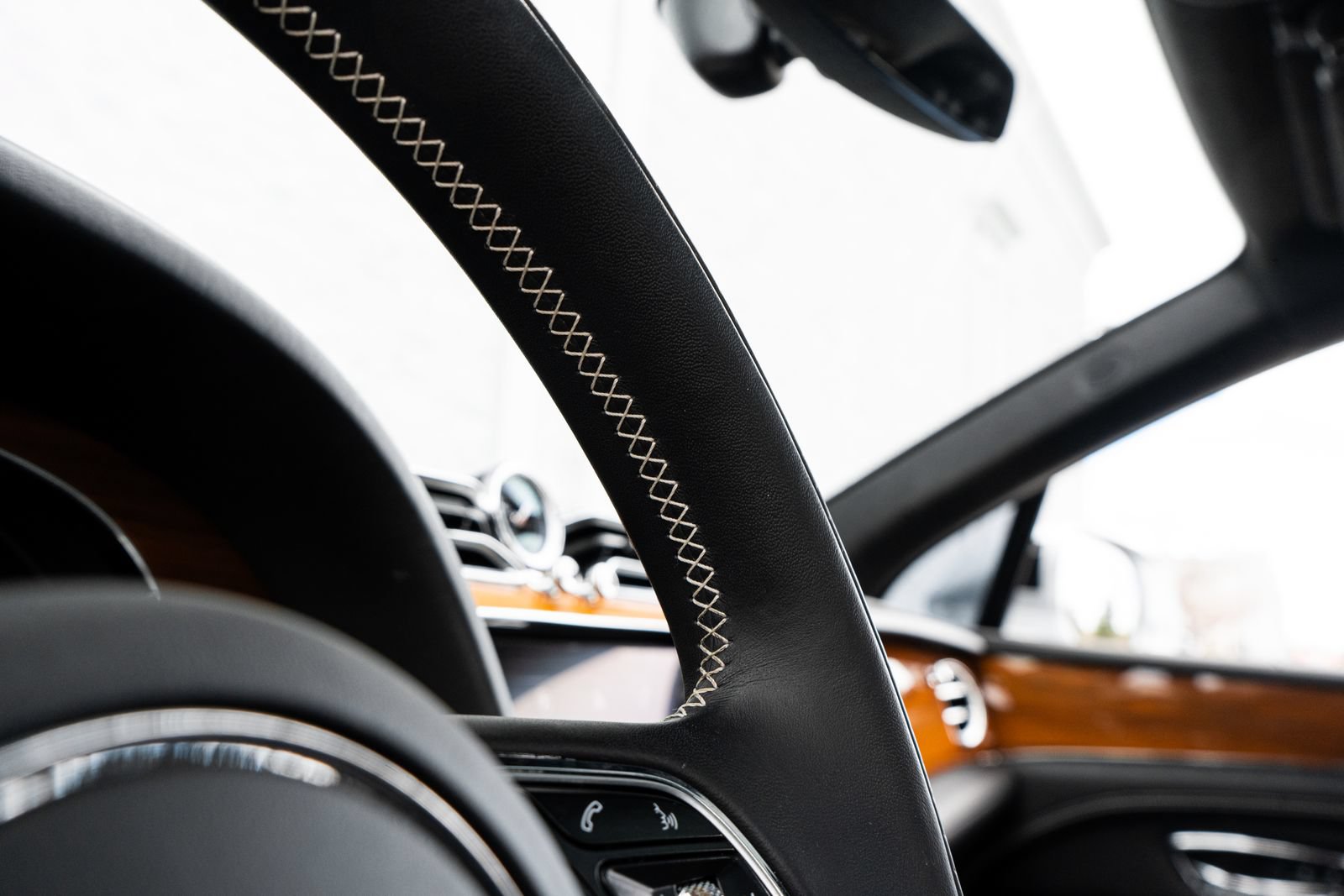 Certified 2023 Bentley Bentayga AWD/4WD image 32