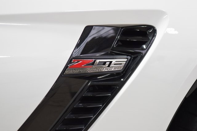 Used 2015 Chevrolet Corvette Z06 w/ 3LZ Preferred Equipment Group image 17