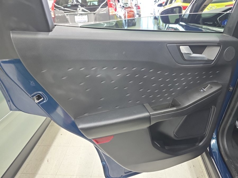 Used 2020 Ford Escape Titanium image 14