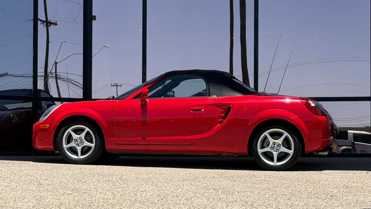 Used 2003 Toyota MR2 RWD image 7