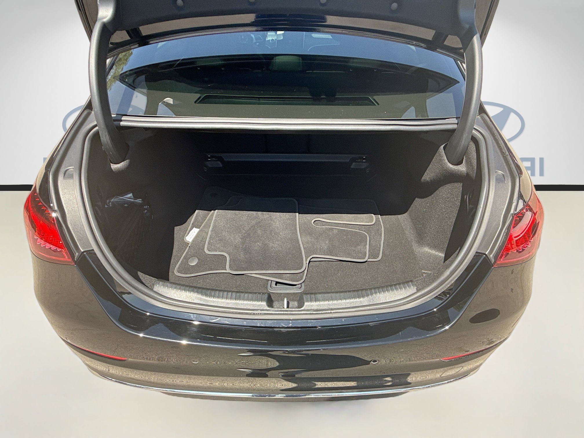 Used 2025 Mercedes-Benz C 300 Sedan image 24