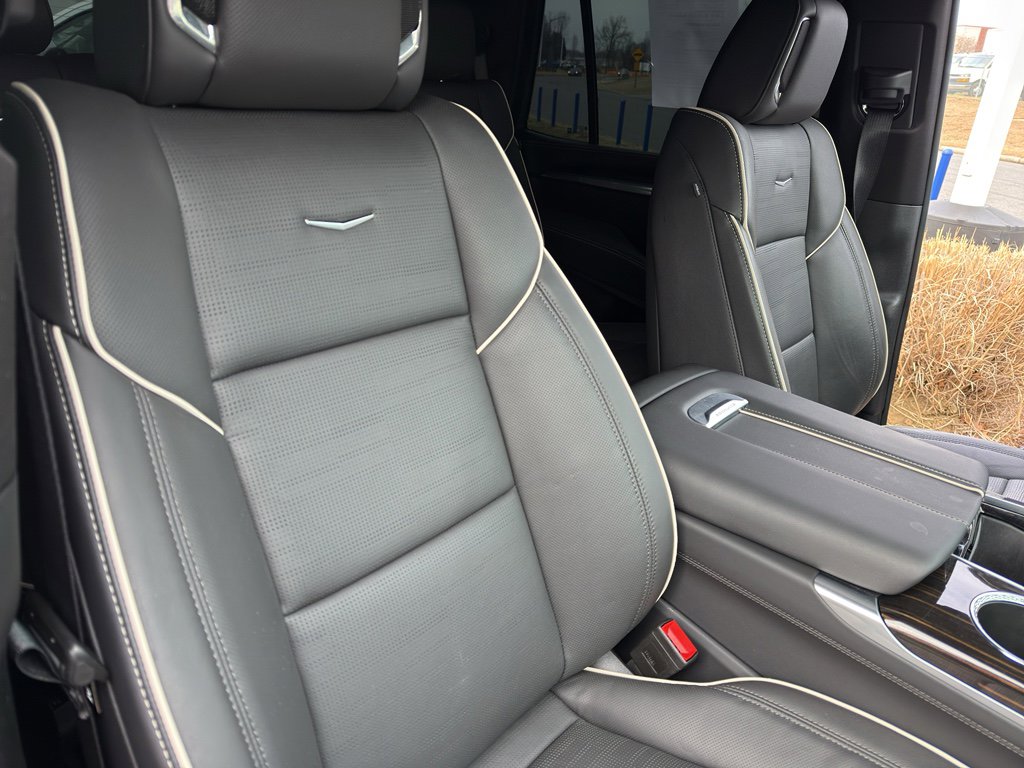 Used 2025 Cadillac Escalade Premium Luxury image 34