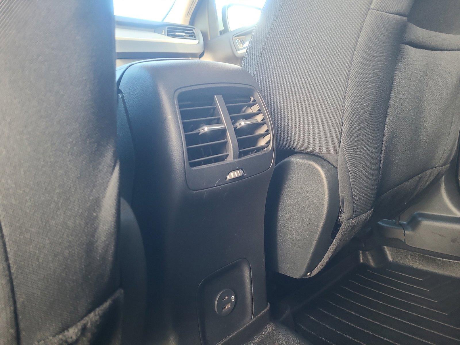 Used 2020 Ford Escape SE image 30