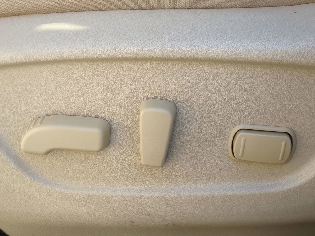 Used 2017 Nissan Rogue SV w/ SV Premium Package image 20